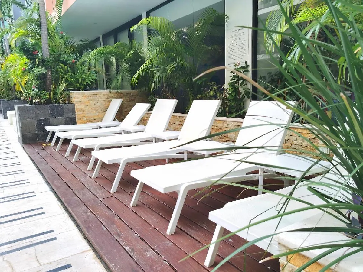 The City Condos By Menesse Playa del Carmen Pensión