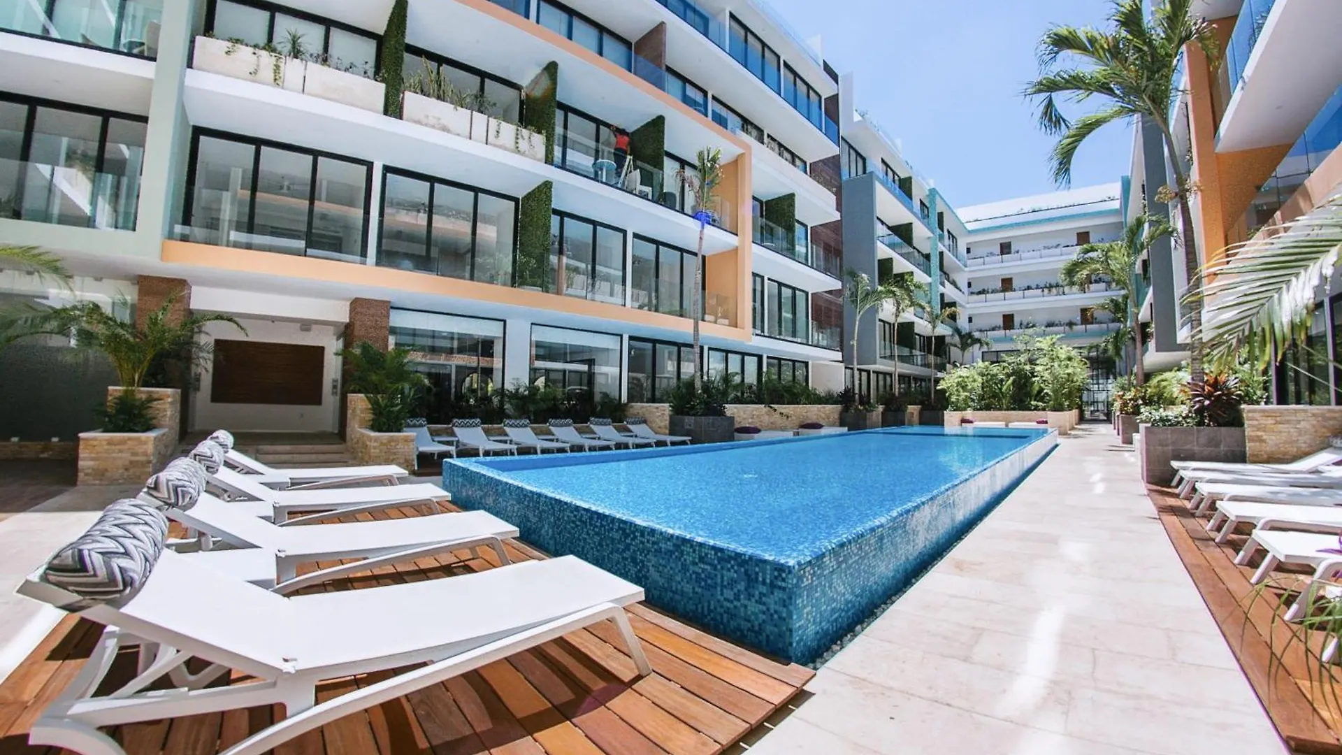 The City Condos By Menesse Playa del Carmen Pensión
